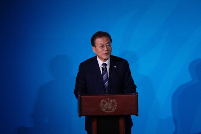 South Korea’s Moon Sees Approval Rating Hit New Low Amid Scandal