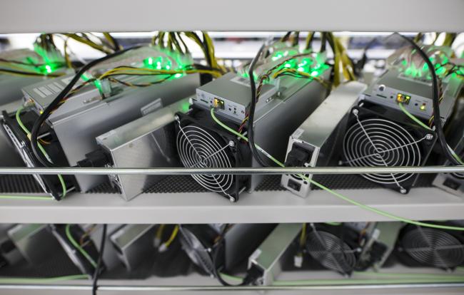 © Bloomberg. Bitmain Technologies Inc. application specific integrated circuit (ASIC) units sit on a shelf inside the DMM Mining Farm, operated by DMM.com Co., in Kanazawa, Japan, on Tuesday, March 20, 2018. Japan is moving toward legalizing initial coin offerings, even as countries such as China and the U.S. restrict the fundraising technique because of their risks for investors. A government-backed study group laid out basic guidelines for further adoption of ICOs, according to a report published on April 5. Photographer: Tomohiro Ohsumi/Bloomberg