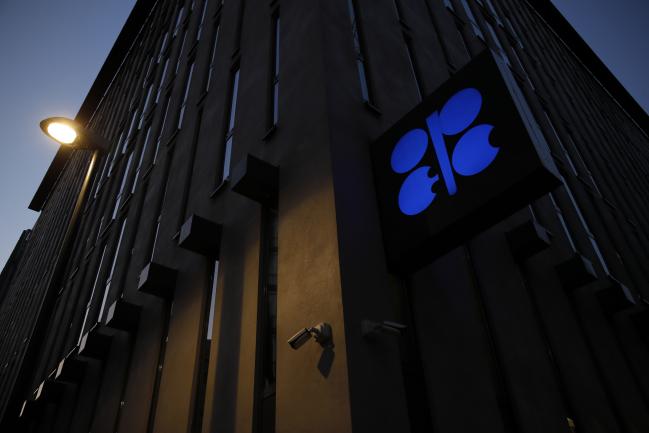 © Bloomberg. An OPEC sign hangs outside the OPEC Secretariat at night ahead of the the 176th Organization Of Petroleum Exporting Countries (OPEC) meeting in Vienna, Austria, on Sunday, June 30, 2019. Oil surged to a five-week high after Saudi Arabia and Russia signaled their support for an extension of OPEC+ output cuts and a U.S.-China agreement to restart trade talks improved the demand outlook. 