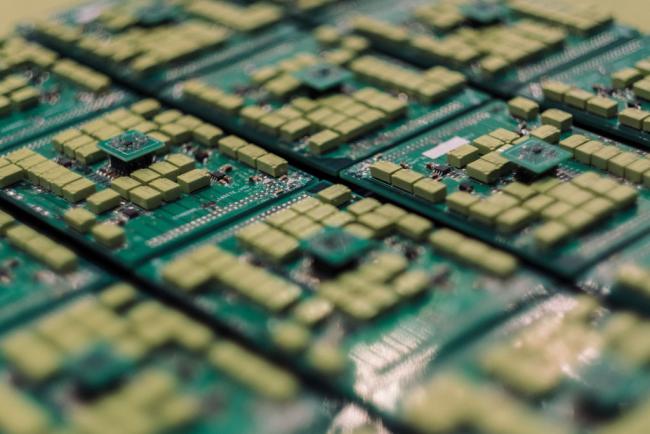 © Bloomberg. Components sit on circuit boards on display at the Semicon Taiwan exhibition show in Taipei, Taiwan, on Wednesday, Sept. 5, 2018. The show runs through to Sept. 7. Photographer: Bloomberg/Bloomberg