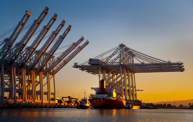 © Bloomberg. A Shanghai Zhenhua Heavy Industry Co. Ltd. (ZPMC) ship delivers new container cranes to the Port of Long Beach in Long Beach, California, U.S., on Monday, July 9, 2012. The U.S. Census Bureau is scheduled to release trade balance data on July 11. 