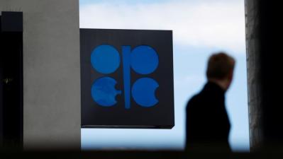 Dầu tăng giá khi OPEC xác nhận gia hạn thỏa thuận cắt giảm sản lượng thêm 9 tháng