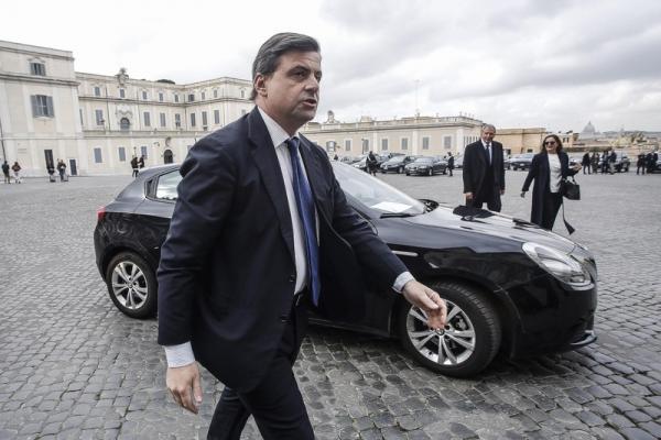 © Ansa. Alitalia:Calenda, trattativa no-stop