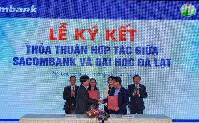 Sacombank ký kết thỏa thuận hợp tác và trao học bổng trị giá 100 triệu đồng cho sinh viên trường ĐH Đà Lạt