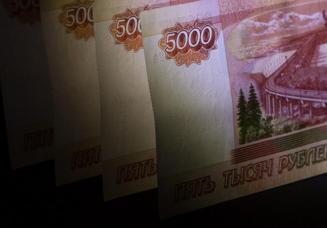 © Bloomberg. Russian 5000 ruble denomination banknotes Photographer: Andrey Rudakov/Bloomberg