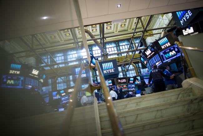 © Bloomberg. Traders work on the floor of the New York Stock Exchange (NYSE) in New York, U.S.