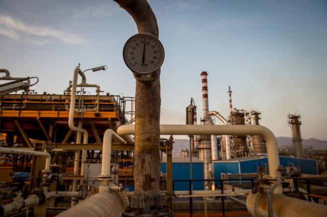Oil Posts Biggest Weekly Gain In Five Weeks as Supplies Tighten