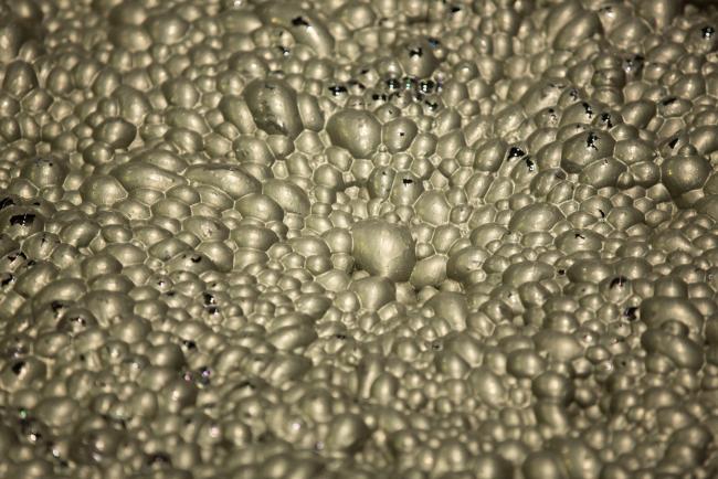 © Bloomberg. Copper flotation foam bubbles inside a machine at the Talnakh concentrator plant, operated by MMC Norilsk Nickel PJSC, in Norilsk, Russia, on Wednesday, Oct. 18, 2017. Norilsk Nickel, which mines the rich deposits of nickel, copper and palladium near Norilsk, has spent 2.5 billion rubles ($40 million) to lay fiber-optic cabling in the Siberian tundra. Photographer: Andrey Rudakov/Bloomberg