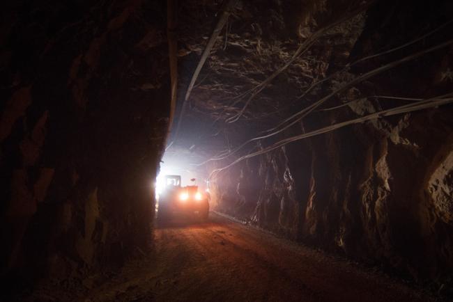 © Bloomberg. A truck moves through a tunnel to pick up rock ore from the digging floor at the Yalea underground gold mine, part of the Loulo-Gounkoto gold mine complex operated by Randgold Resources Ltd., in Loulo, Mali. 