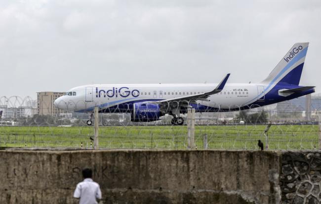 © Bloomberg. An aircraft operated by IndiGo, a unit of InterGlobe Aviation Ltd., prepares to take off at Chhatrapati Shivaji International Airport in Mumbai, India, on Monday, July 10, 2017. IndiGo, the only carrier that has made a pitch to purchase Air India Ltd., sought to allay investor concerns about the budget operator buying the unprofitable national carrier, saying a deal would help speed up its plans for low-cost, long-distance flights. 