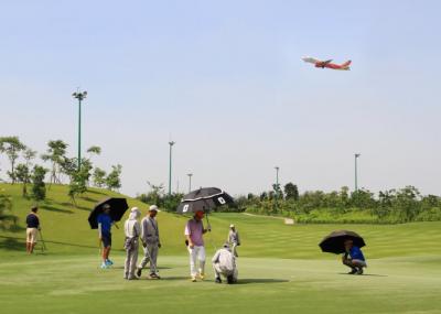 Sân golf không chỉ có... sân golf