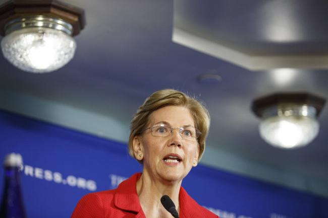 © Bloomberg. Elizabeth Warren speaks about lobbying reform in Washington, D.C. on Aug. 21, 2018. 