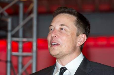 Musk: niemand controleert mijn tweets