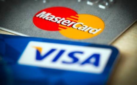 Creditcardbedrijven bieden Brussel korting aan