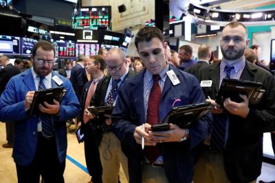 Dow Jones tăng liền 2 tuần bất chấp đà suy yếu trong phiên