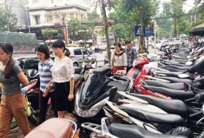 Phí trông ô tô cao nhất 50.000 đồng, xe máy 5.000 đồng/lượt