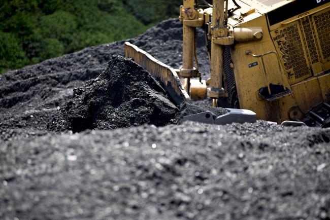 © Bloomberg. A Caterpillar Inc. D10T dozer pushes raw coal at the newly opened Ramaco Resources Inc. Stonecoal Alma mine near Wylo, West Virginia, U.S., on Tuesday, Aug. 8, 2017. From 2008 to 2016 production from West Virginia’s southern coalfields fell from 117 million tons to 36.6 million, now, the trend is reversing. With prices tripling over the last year for metallurgical coal, which is used in steel-making and hard to find elsewhere in North America, through mid-April of this year, coal output rose 9 percent in southern West Virginia compared with a year ago, according to the U.S. Energy Information Administration.