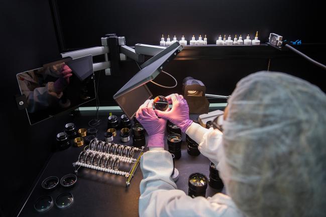 © Bloomberg. An employee inspects a Leica Noctilux-M 75 mm f/1.25 Aspherical lens on the assembly line at the Leica Camera AG factory in Wetzlar, Germany, on Tuesday, Nov. 28, 2017. German factory orders unexpectedly rose for a third month in October, in a sign that Europe’s largest economy will carry its strong momentum into 2018. Photographer: Krisztian Bocsi/Bloomberg