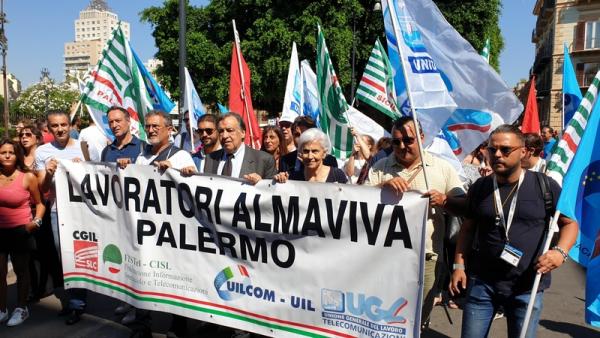 Almaviva: lavoratori in piazza a Palermo