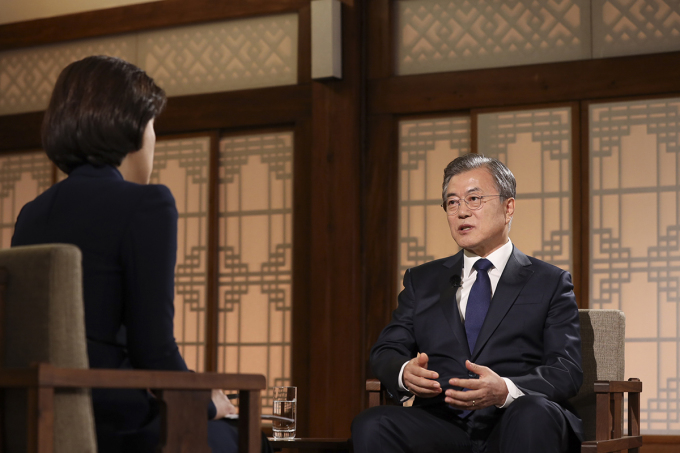 [심층분석] 문대통령의 장밋빛 경제 전망...전문가 