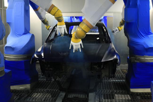 © Bloomberg. Robotic arms spray a Volkswagen Tiguan compact crossover vehicle in the paintshop at the Volkswagen AG automobile factory in Wolfsburg, Germany, on Friday, March 1, 2019. German unemployment continued its almost non-stop decline over the past five years, suggesting companies view the recent slowdown in Europevs largest economy as transitory. 