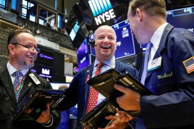 Dow Jones tăng tiếp 150 điểm, chạm đỉnh cao mới
