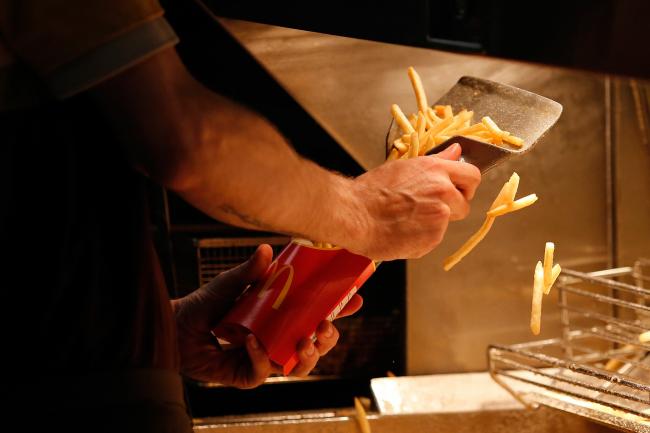 © Bloomberg. An employee scoops fries into a carton inside a McDonald's Corp. restaurant in Manchester, U.K., on Monday, Aug. 10, 2015. 