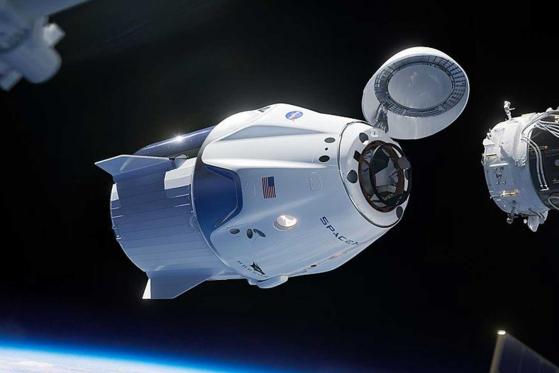 SpaceX di Elon Musk pronta a portare i primi turisti nello spazio entro il 2022