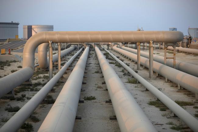 &copy Bloomberg. Oil pipes run through the Juaymah tank farm at Saudi Aramco's Ras Tanura oil refinery and oil terminal in Ras Tanura, Saudi Arabia. Photographer: Simon Dawson/Bloomberg