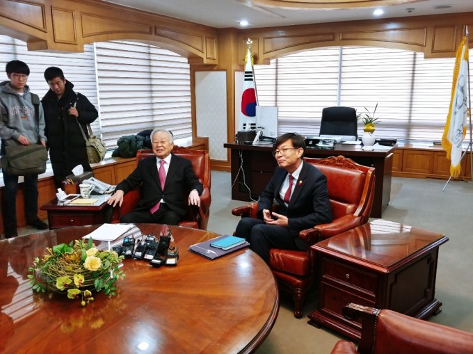 손경식, 경총 첫방문 김상조에 &quot;기업사정 감안해 달라&quot;당부 