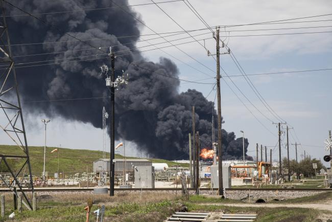 © Bloomberg. A fire at the Intercontinental Terminals petrochemical storage site in Deer Park, Texas, on March 19. Photographer: Scott Dalton/Bloomberg