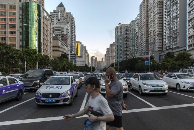 PBOC Ex-Official Says China to Hit at Least 6% Growth in 2020