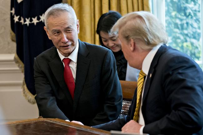 © Bloomberg. Liu He, China's vice premier, left, shakes hands with U.S. President Donald Trump during a meeting in the Oval Office of the White House in Washington, D.C., U.S., on Thursday, April 4, 2019.  Photographer: Andrew Harrer/Bloomberg