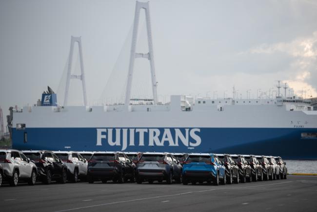 © Bloomberg. Toyota Motor Corp. Rav4 sport utility vehicles (SUV) bound for shipment sit at the Nagoya Port in Tokai, Aichi Prefecture, Japan, on Wednesday, June 12, 2019. Toyota brought forward an electrified-vehicle sales target by five years as demand picks up. The company expects to have annual sales of 5.5 million of such vehicles globally in 2025, compared with a previous target of 2030. 