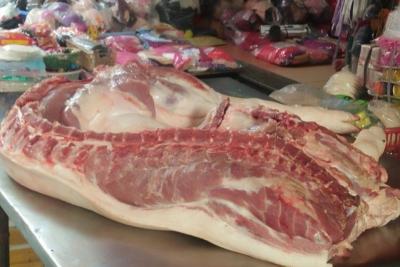 “Chọc thủng” mức 53.000đ/kg, giá lợn hơi dự báo vẫn rẻ bèo