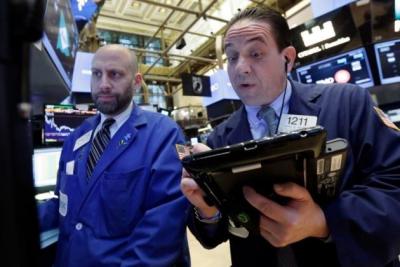Dow Jones “bứt phá” 300 điểm khi Phố Wall phục hồi từ phiên tồi tệ nhất trong năm