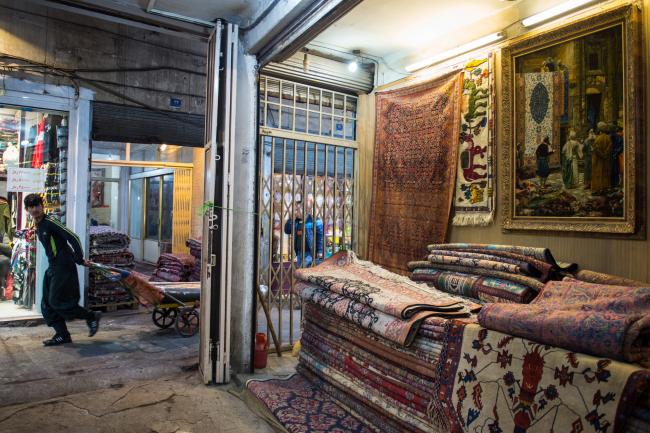 © Bloomberg. The carpet bazaar in Tehran. Photographer: Ali Mohammadi/Bloomberg