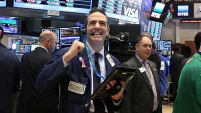 Hang Seng lội ngược dòng thành công