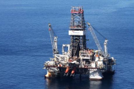 Transocean lijft Ocean Rig in