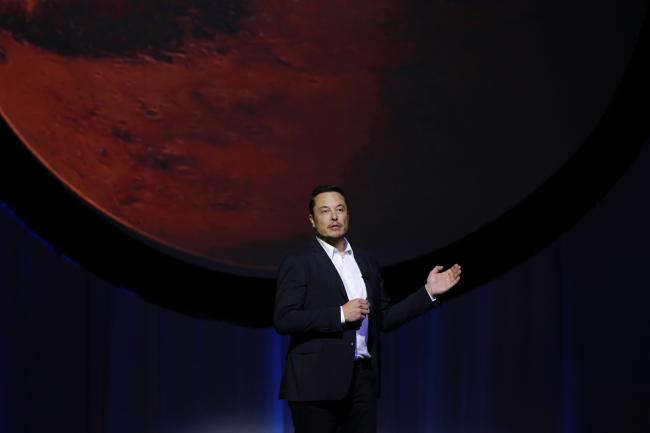 © Bloomberg. Elon Musk, chief executive officer for Space Exploration Technologies Corp. (SpaceX), speaks during the 67th International Astronautical Congress (IAC) in Guadalajara, Mexico, on Tuesday, Sept. 27, 2016. Musk delivered a keynote address at the conference titled 