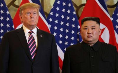 “Giải mã” ngôn ngữ cơ thể của ông Trump và ông Kim khi bắt đầu thượng đỉnh Hà Nội