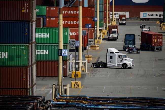 U.S. Economic Growth Seen Stumbling as Trade Hits Companies