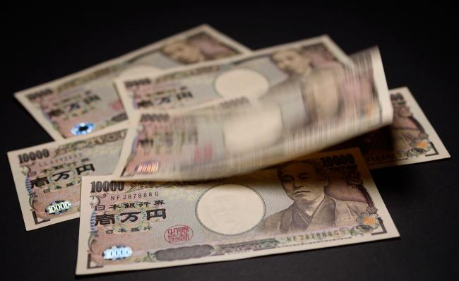 © Bloomberg. Japanese 10,000 yen banknotes are arranged for a photograph in Kawasaki, Kanagawa Prefecture, Japan, on Saturday, July 7, 2018. Photographer: Akio Kon/Bloomberg