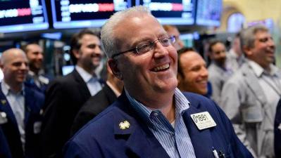 Dow Jones bứt phá gần 200 điểm sau báo cáo việc làm tích cực