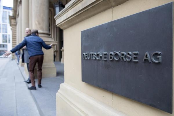 Borsa: Europa rallenta, Milano +0,7%