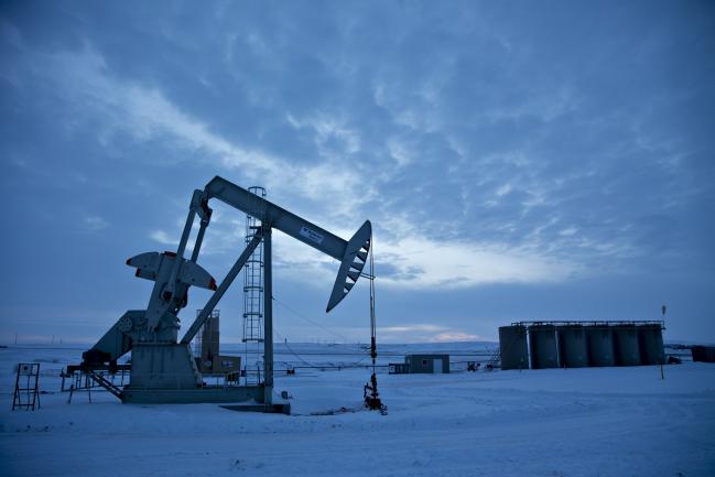 © Bloomberg. A pumpjack operates above an oil well in the Bakken Formation outside Williston, North Dakota, U.S., on Friday, March 9, 2018. When oil sold for $100 a barrel, many oil towns dotting the nation's shale basins grew faster than its infrastructure and services could handle. Since 2015, as oil prices floundered, Williston has added new roads, including a truck route around the city, two new fire stations, expanded the landfill, opened a new waste water treatment plant and started work on an airport relocation and expansion project. Photographer: Daniel Acker/Bloomberg