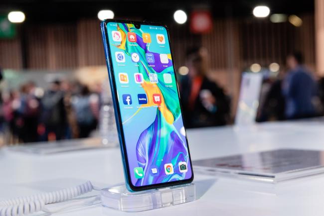 © Bloomberg. A P30 smartphone sits on display at a Huawei Technologies Co. launch event in Paris, France, on Tuesday, March 26, 2019.  Photographer: Marlene Awaad/Bloomberg