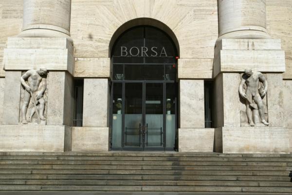 © Ansa. Borsa Milano tenta rialzo con banche