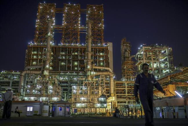 Trafigura Sees Oil Slide Near $50 Prompting Deeper OPEC Cuts