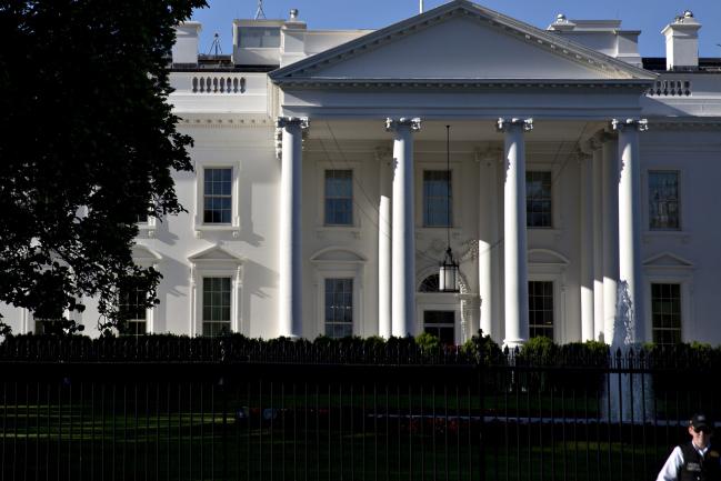 © Bloomberg. The White House stands in Washington, D.C., U.S., on Tuesday, May 16, 2017. President Donald Trump defended wanting to share terrorism intelligence with Russian officials in a White House meeting last week, saying he has the absolute right to do so.